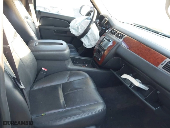 2010 Chevrolet Avalanche LT with VIN 3GNVKFE0XAG134529, listed as a IAAI auction lot 41780745 with 151,150 mi miles. Bid and sale history available at carsss.com. Image 5.
