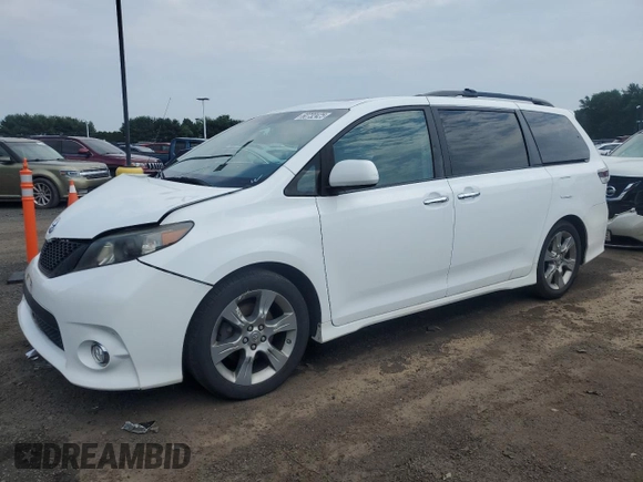 2013 Toyota Sienna SE с VIN 5TDXK3DC3DS315294, выставлен на аукционе Copart как лот 60732425 с пробегом 84 030 миль миль и Списание • Salvage title. История ставок и продаж доступна на DreamBid. Изображение 1.