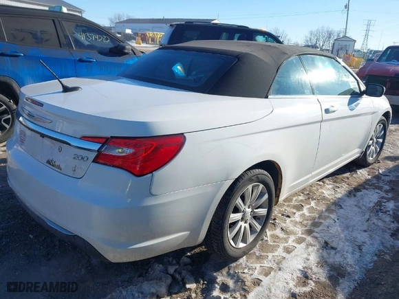 2012 Chrysler 200 Touring with VIN 1C3BCBEB9CN215829, listed as a IAAI auction lot 41328297 with NaN miles. Bid and sale history available at carsss.com. Image 4.