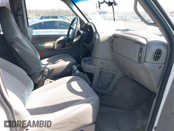 2003 Chevrolet Astro with VIN 1GNDM19X43B100114, listed as a IAAI auction lot 41898727 with 130,473 mi miles. Bid and sale history available at carsss.com. Image 5.