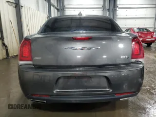 2019 Chrysler 300 with VIN 2C3CCAGGXKH631497, listed as a Copart auction lot 47580165 with 87,297 mi miles and Salvage Title. Bid and sale history available at carsss.com. Image 6.