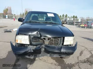2001 GMC Sonoma SLS w/1SH Pkg with VIN 1GTDT19W018197275, listed as a IAAI auction lot 41604084 with 157,102 mi miles. Bid and sale history available at carsss.com. Image 13.