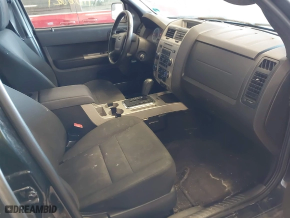 2010 Ford Escape XLT with VIN 1FMCU9D74AKB19040, listed as a IAAI auction lot 41868821 with 201,434 mi miles. Bid and sale history available at carsss.com. Image 5.