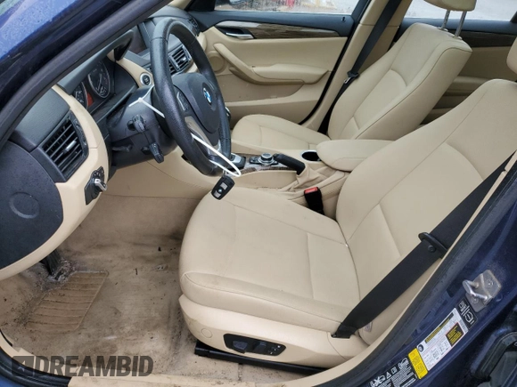 2014 BMW X1 xDrive28i z VIN WBAVL1C55EVY20446, wystawiony jako Copart lot #58672355 z przebiegiem 127 601 mil mil oraz Czysty tytuł • Clean title. Historia ofert i sprzedaży dostępna na DreamBid. Obrazek 7.