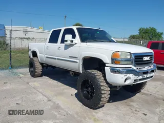 2004 GMC Sierra 2500HD SLE z VIN 1GTHK23U54F194583, wystawiony jako IAAI lot #41907025 z przebiegiem 166 312 mil mil oraz . Historia ofert i sprzedaży dostępna na DreamBid. Obrazek 1.