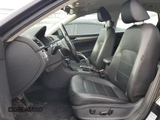 2014 Volkswagen Passat Wolfsburg Edition z VIN 1VWAT7A37EC062768, wystawiony jako Copart lot #81237924 z przebiegiem 109 805 mil mil oraz Szkoda całkowita • Salvage title. Historia ofert i sprzedaży dostępna na DreamBid. Obrazek 7.