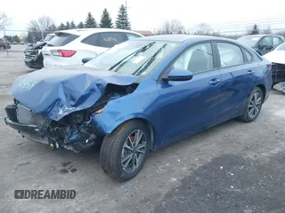2024 Kia Forte LXS z VIN 3KPF24AD9RE822457, wystawiony jako IAAI lot #41235294 z przebiegiem 5 612 mil mil oraz . Historia ofert i sprzedaży dostępna na DreamBid. Obrazek 2.