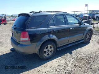 2004 Kia Sorento LX with VIN KNDJC733945245222, listed as a IAAI auction lot 42056958 with 272,128 mi miles. Bid and sale history available at carsss.com. Image 4.