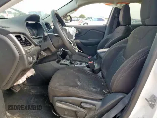 2019 Jeep Cherokee Latitude with VIN 1C4PJLCB2KD307482, listed as a Copart auction lot 59474485 with 69,628 mi miles and Salvage title. Bid and sale history available at DreamBid. Image 7.