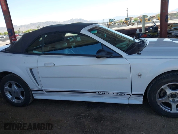 2001 Ford Mustang Deluxe с VIN 1FAFP44491F229968, выставлен на аукционе IAAI как лот 42304205 с пробегом 180 951 миль миль и . История ставок и продаж доступна на DreamBid. Изображение 14.