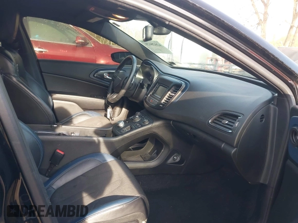 2016 Chrysler 200 S z VIN 1C3CCCBB7GN125955, wystawiony jako IAAI lot #42028420 z przebiegiem 106 301 mil mil oraz . Historia ofert i sprzedaży dostępna na DreamBid. Obrazek 5.
