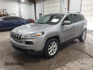 2017 Jeep Cherokee Latitude z VIN 1C4PJLCB4HW610440, wystawiony jako IAAI lot #41591293 z przebiegiem 219 957 mil mil oraz . Historia ofert i sprzedaży dostępna na DreamBid. Obrazek 18.