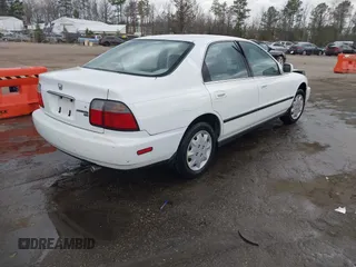 1996 Honda Accord LX with VIN 1HGCD5633TA266516, listed as a IAAI auction lot 41839684 with 162,523 mi miles and . Bid and sale history available at carsss.com. Image 4.