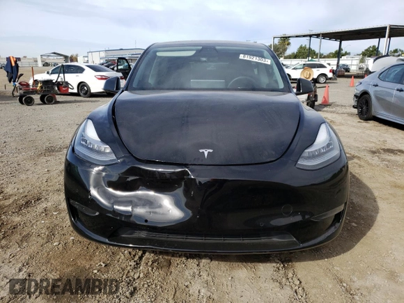 2021 Tesla Model Y Long Range with VIN 5YJYGAEE9MF137910, listed as a Copart auction lot 81921303 with 47,397 mi miles and Salvage Title. Bid and sale history available at DreamBid. Image 5.