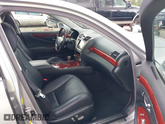 2008 Lexus LS 460 с VIN JTHBL46F285054416, выставлен на аукционе IAAI как лот 42239100 с пробегом 71 943 миль миль и . История ставок и продаж доступна на DreamBid. Изображение 5.