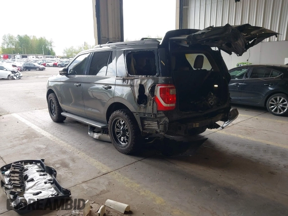 2018 Ford Expedition XLT z VIN 1FMJU1JT7JEA22830, wystawiony jako IAAI lot #42050739 z przebiegiem 114 529 mil mil oraz . Historia ofert i sprzedaży dostępna na DreamBid. Obrazek 3.