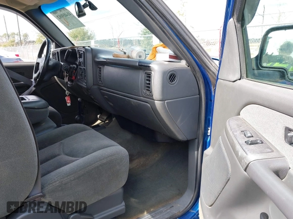 2003 Chevrolet Silverado 1500 LS with VIN 2GCEK19V031307424, listed as a IAAI auction lot 41485082 with 215,901 mi miles. Bid and sale history available at carsss.com. Image 5.