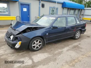 1998 Volvo S70 z VIN YV1LS5673W1549052, wystawiony jako Copart lot #55245115 z przebiegiem 84 495 mil mil oraz Szkody całkowita. Historia ofert i sprzedaży dostępna na DreamBid. Obrazek 1.