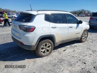 2025 Jeep Compass Latitude with VIN 3C4NJDBNXST520974, listed as a IAAI auction lot 41727651 with 24,054 mi miles and . Bid and sale history available at DreamBid. Image 4.