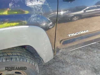 2006 Toyota Tacoma with VIN 5TEUU42N26Z302324, listed as a IAAI auction lot 41931925 with 267,743 mi miles. Bid and sale history available at carsss.com. Image 6.