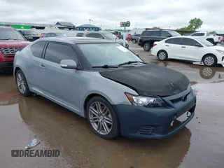 2011 Scion tC z VIN JTKJF5C76B3004220, wystawiony jako IAAI lot #42196259 z przebiegiem 90 500 mil mil oraz . Historia ofert i sprzedaży dostępna na DreamBid. Obrazek 1.