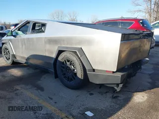 2025 Tesla Cybertruck Cyberbeast z VIN 7G2CEHEE9SA061735, wystawiony jako IAAI lot #41839731 z przebiegiem Nie podano mil oraz . Historia ofert i sprzedaży dostępna na DreamBid. Obrazek 3.