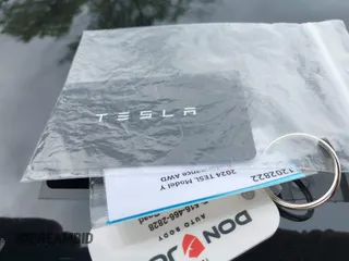 2024 Tesla Model Y Performance z VIN 7SAYGDEF1RA265382, wystawiony jako IAAI lot #42308468 z przebiegiem 9 700 mil mil oraz . Historia ofert i sprzedaży dostępna na DreamBid. Obrazek 11.