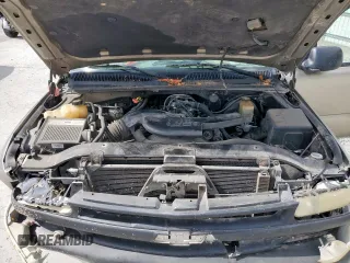 2002 Chevrolet Tahoe LS z VIN 1GNEC13V92R136479, wystawiony jako Copart lot #59803055 z przebiegiem 165 718 mil mil oraz Czysty tytuł • Clean title. Historia ofert i sprzedaży dostępna na DreamBid. Obrazek 12.