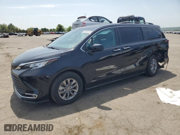2021 Toyota Sienna XLE z VIN 5TDJRKEC3MS007973, wystawiony jako Copart lot #55492735 z przebiegiem 53 700 mil mil oraz Szkoda całkowita • Salvage title. Historia ofert i sprzedaży dostępna na DreamBid. Obrazek 1.