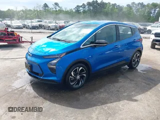 2023 Chevrolet Bolt EV 2LT z VIN 1G1FX6S05P4128607, wystawiony jako IAAI lot #42081752 z przebiegiem 22 551 mil mil oraz . Historia ofert i sprzedaży dostępna na DreamBid. Obrazek 2.