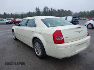 2009 Chrysler 300 LX z VIN 2C3KA43D19H619697, wystawiony jako IAAI lot #41953939 z przebiegiem 146 688 mil mil oraz . Historia ofert i sprzedaży dostępna na DreamBid. Obrazek 3.