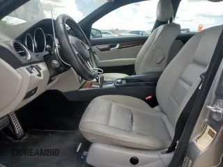 2012 Mercedes-Benz C 250 Sport с VIN WDDGF4HB1CR196188, выставлен на аукционе Copart как лот 62579975 с пробегом Не указан миль и Чистый • Clean title. История ставок и продаж доступна на DreamBid. Изображение 7.