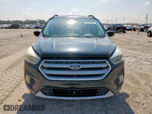 2017 Ford Escape SE z VIN 1FMCU0GD2HUC07371, wystawiony jako Copart lot #59223875 z przebiegiem 26 805 mil mil oraz Szkoda całkowita • Salvage title. Historia ofert i sprzedaży dostępna na DreamBid. Obrazek 5.