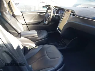 2014 Tesla Model S 60 с VIN 5YJSA1S11EFP32325, выставлен на аукционе IAAI как лот 40823219 с пробегом 47 911 миль миль и . История ставок и продаж доступна на DreamBid. Изображение 5.