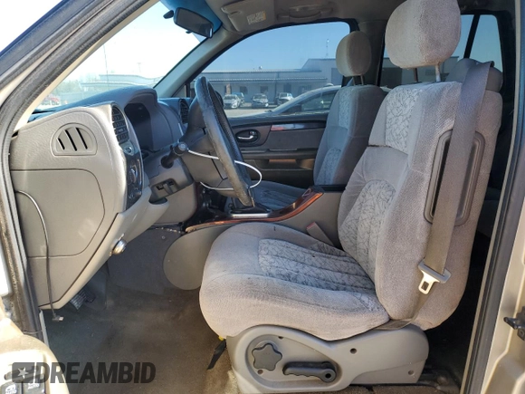 2003 GMC Envoy SLT z VIN 1GKDS13S832228632, wystawiony jako Copart lot #50330805 z przebiegiem 224 605 mil mil oraz Szkoda całkowita • Salvage title. Historia ofert i sprzedaży dostępna na DreamBid. Obrazek 7.