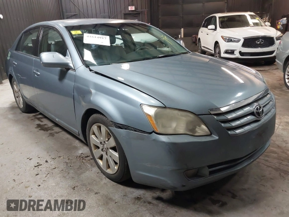 2007 Toyota Avalon XL z VIN 4T1BK36B17U189303, wystawiony jako IAAI lot #41614917 z przebiegiem 238 114 mil mil oraz . Historia ofert i sprzedaży dostępna na DreamBid. Obrazek 1.
