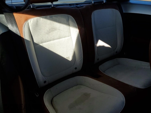 2015 Volkswagen Beetle Fleet Edition with VIN 3VWF17AT0FM600559, listed as a Copart auction lot 49441495 with 117,933 mi miles and Clean Title. Bid and sale history available at DreamBid. Image 10.