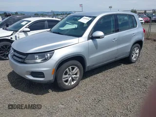 2013 Volkswagen Tiguan S z VIN WVGBV3AX2DW601982, wystawiony jako IAAI lot #42604058 z przebiegiem 141 016 mil mil oraz . Historia ofert i sprzedaży dostępna na DreamBid. Obrazek 2.