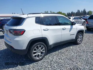 2022 Jeep Compass Latitude Lux with VIN 3C4NJDFB6NT164933, listed as a IAAI auction lot 42116735 with 55,397 mi miles and . Bid and sale history available at DreamBid. Image 4.