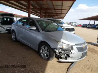 2014 Chevrolet Cruze 1LT z VIN 1G1PC5SB6E7446937, wystawiony jako IAAI lot #41933386 z przebiegiem 59 423 mil mil oraz . Historia ofert i sprzedaży dostępna na DreamBid. Obrazek 1.