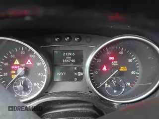 2006 Mercedes-Benz M 500 z VIN 4JGBB75E06A006024, wystawiony jako IAAI lot #42477075 z przebiegiem 164 740 mil mil oraz . Historia ofert i sprzedaży dostępna na DreamBid. Obrazek 7.