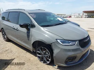 2025 Chrysler Pacifica Limited with VIN 2C4RC1GG4SR520430, listed as a IAAI auction lot 42768184 with 15,886 mi miles and . Bid and sale history available at DreamBid. Image 1.