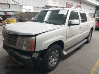 2006 Cadillac Escalade EXT z VIN 3GYEK62NX6G127722, wystawiony jako IAAI lot #41802667 z przebiegiem 127 581 mil mil oraz . Historia ofert i sprzedaży dostępna na DreamBid. Obrazek 2.