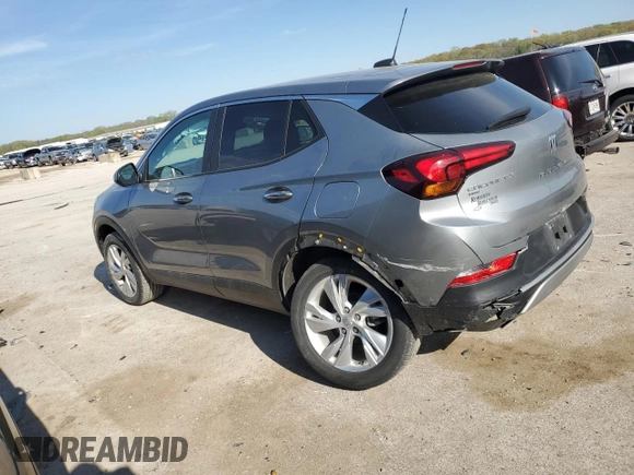 2024 Buick Encore GX Preferred z VIN KL4AMCSL2RB002703, wystawiony jako Copart lot #54006835 z przebiegiem 47 607 mil mil oraz Szkoda całkowita • Salvage title. Historia ofert i sprzedaży dostępna na DreamBid. Obrazek 2.