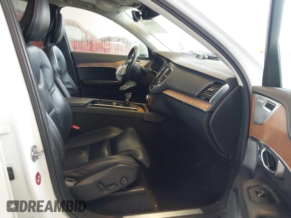 2018 Volvo XC90 Inscription with VIN YV4A22PL5J1388636, listed as a IAAI auction lot 41313782 with 59,859 mi miles. Bid and sale history available at carsss.com. Image 5.