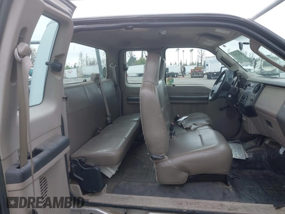 2008 Ford Super Duty F-250 SRW XL with VIN 1FTSX20Y48EC46974, listed as a IAAI auction lot 41637500 with 224,489 mi miles. Bid and sale history available at carsss.com. Image 8.