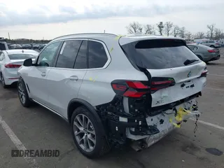 2025 BMW X5 xDrive40i with VIN 5UX23EU06S9W52867, listed as a IAAI auction lot 41726171 with 5,123 mi miles. Bid and sale history available at carsss.com. Image 3.