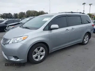2015 Toyota Sienna LE AAS z VIN 5TDKK3DC3FS552378, wystawiony jako IAAI lot #42451782 z przebiegiem 257 916 mil mil oraz . Historia ofert i sprzedaży dostępna na DreamBid. Obrazek 17.