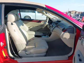2004 Toyota Solara SE z VIN 4T1FA38P94U035625, wystawiony jako IAAI lot #42234762 z przebiegiem 130 830 mil mil oraz . Historia ofert i sprzedaży dostępna na DreamBid. Obrazek 5.