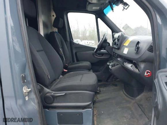 2019 Mercedes-Benz Sprinter Cargo Van with VIN WD4PF0CD8KP033159, listed as a IAAI auction lot 41476240 with 75,521 mi miles. Bid and sale history available at carsss.com. Image 5.